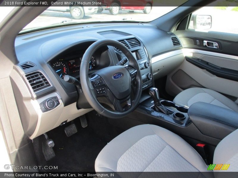 Oxford White / Medium Stone 2018 Ford Explorer FWD