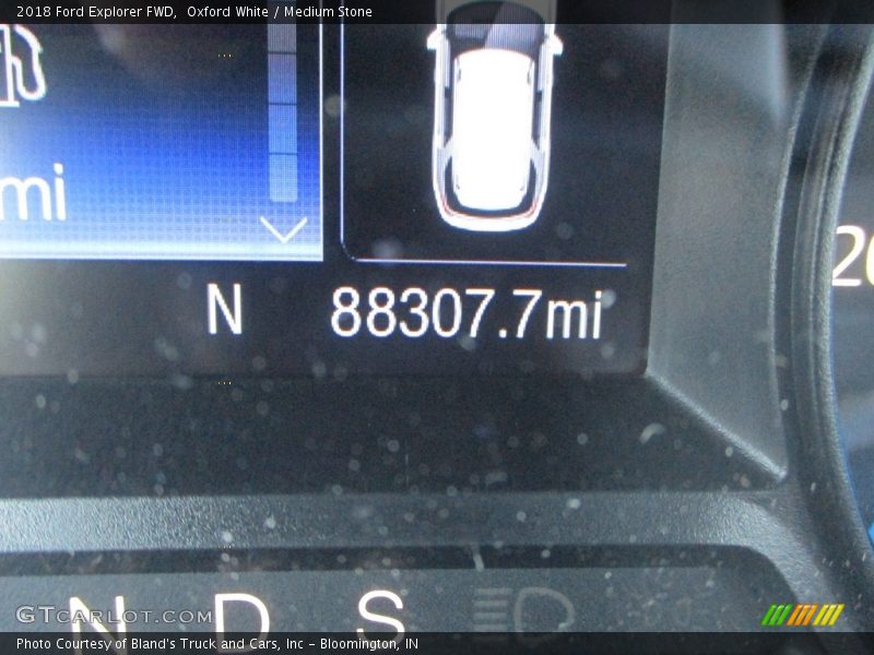 Oxford White / Medium Stone 2018 Ford Explorer FWD