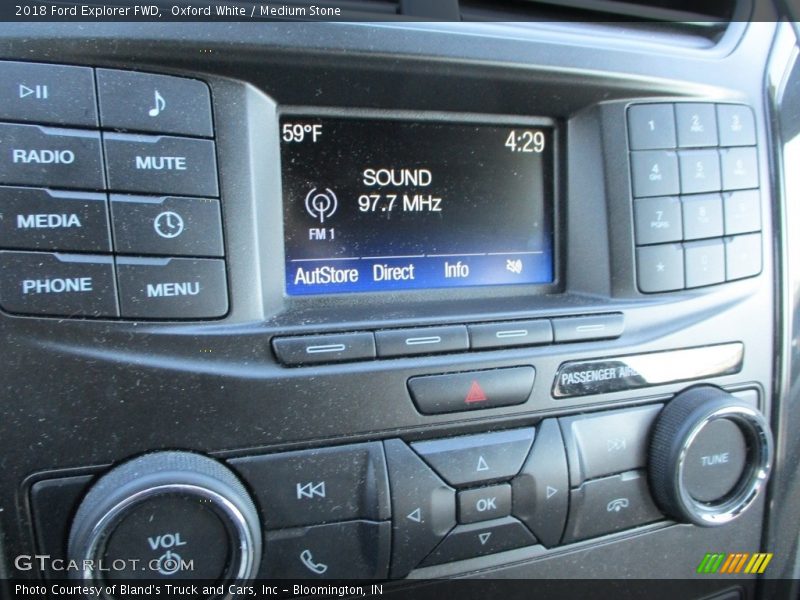 Oxford White / Medium Stone 2018 Ford Explorer FWD