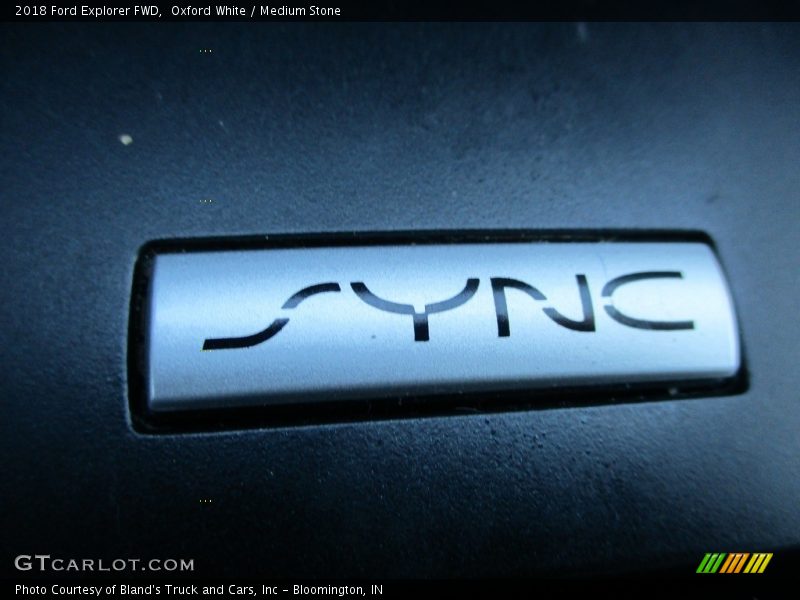 Oxford White / Medium Stone 2018 Ford Explorer FWD