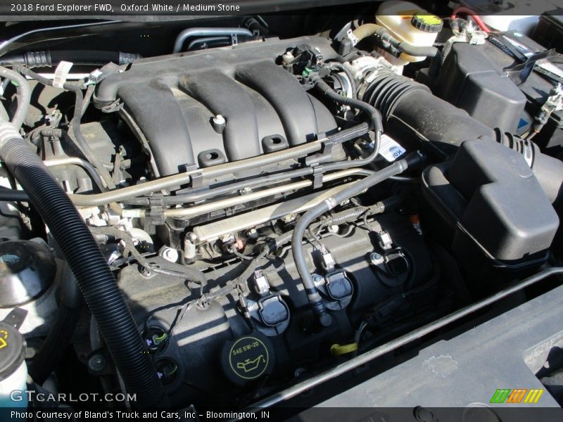 Oxford White / Medium Stone 2018 Ford Explorer FWD