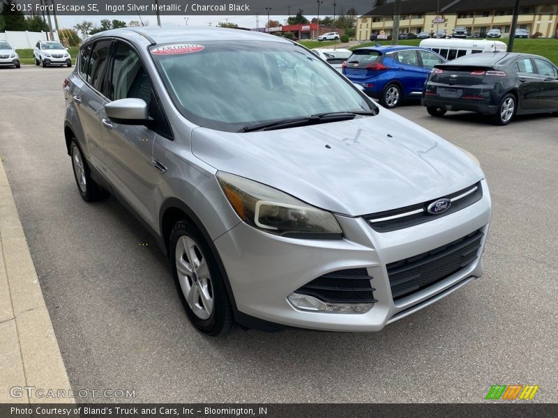 Ingot Silver Metallic / Charcoal Black 2015 Ford Escape SE