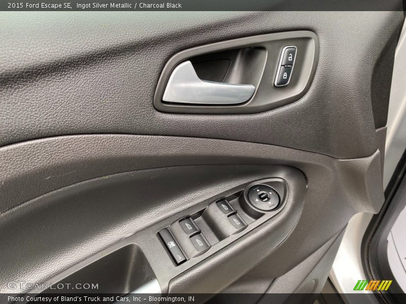 Ingot Silver Metallic / Charcoal Black 2015 Ford Escape SE