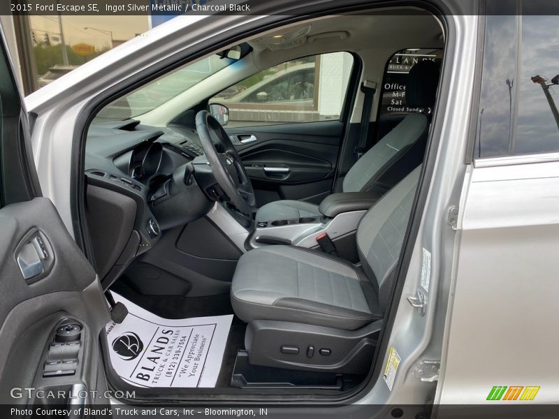 Ingot Silver Metallic / Charcoal Black 2015 Ford Escape SE