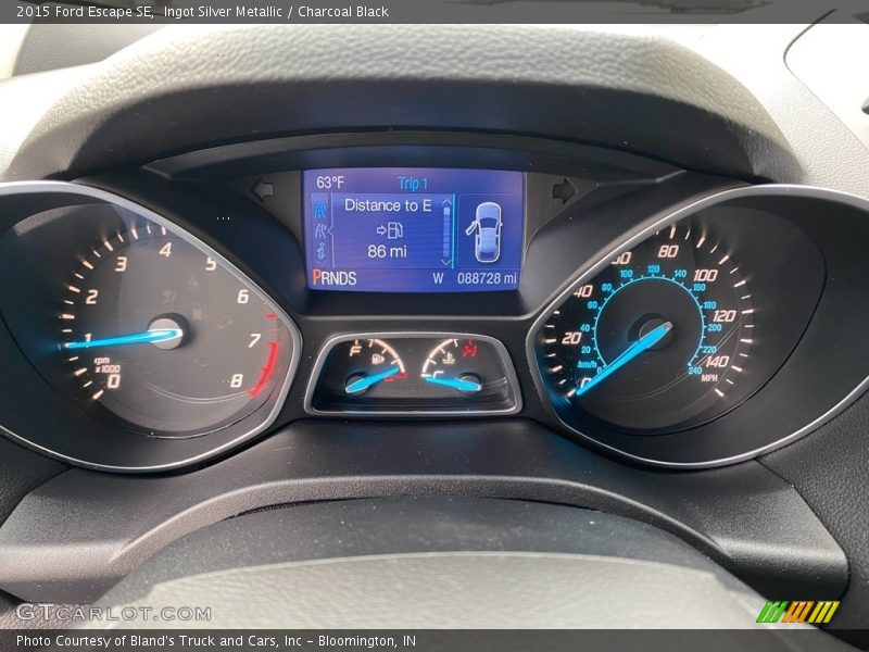 Ingot Silver Metallic / Charcoal Black 2015 Ford Escape SE