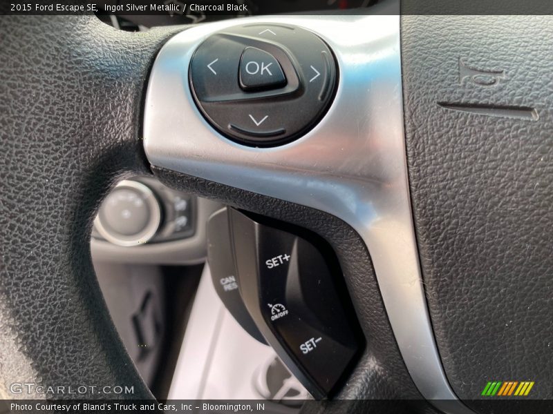 Ingot Silver Metallic / Charcoal Black 2015 Ford Escape SE