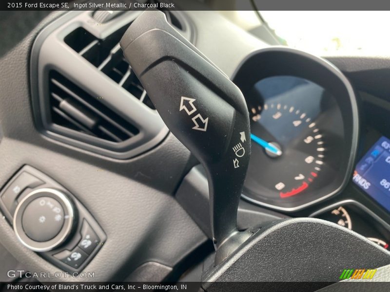Ingot Silver Metallic / Charcoal Black 2015 Ford Escape SE
