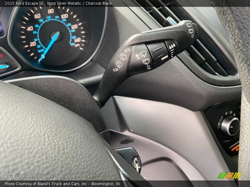 Ingot Silver Metallic / Charcoal Black 2015 Ford Escape SE