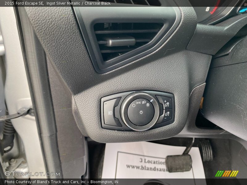 Ingot Silver Metallic / Charcoal Black 2015 Ford Escape SE