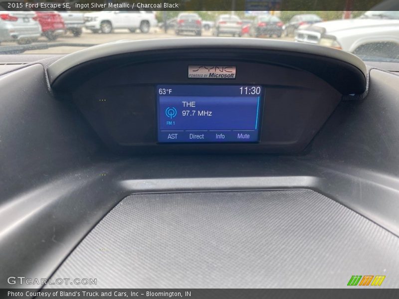 Ingot Silver Metallic / Charcoal Black 2015 Ford Escape SE