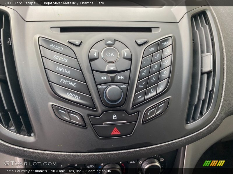 Ingot Silver Metallic / Charcoal Black 2015 Ford Escape SE