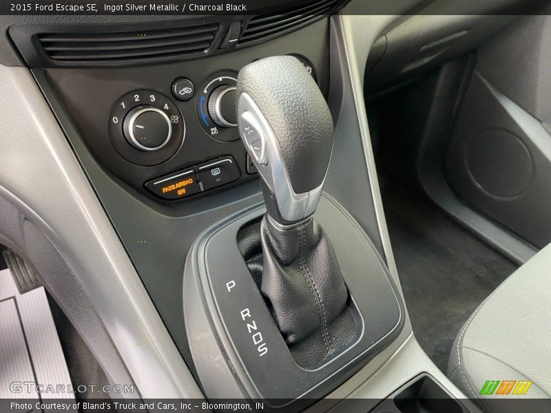Ingot Silver Metallic / Charcoal Black 2015 Ford Escape SE