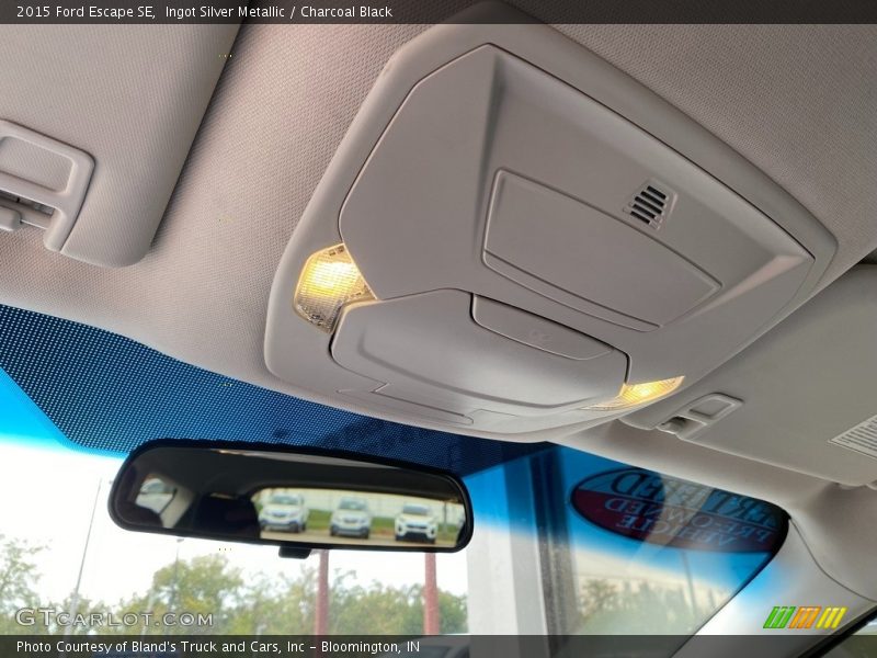 Ingot Silver Metallic / Charcoal Black 2015 Ford Escape SE