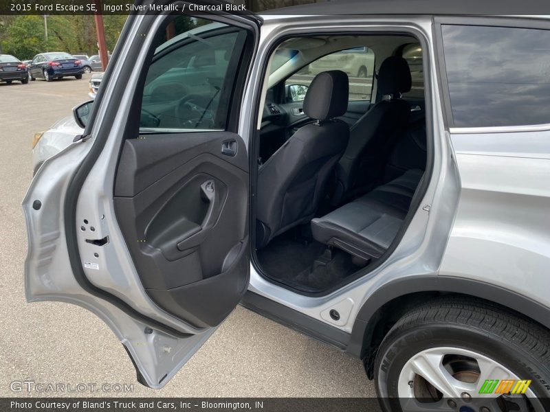 Ingot Silver Metallic / Charcoal Black 2015 Ford Escape SE