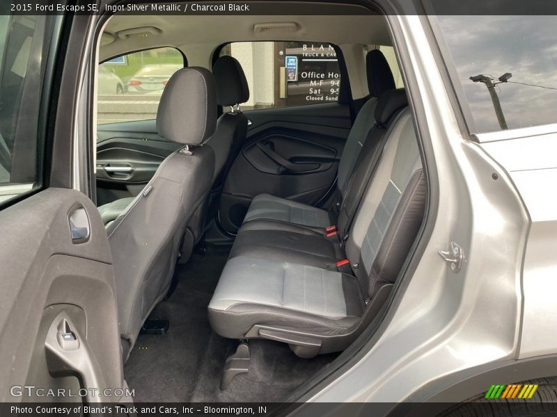 Ingot Silver Metallic / Charcoal Black 2015 Ford Escape SE