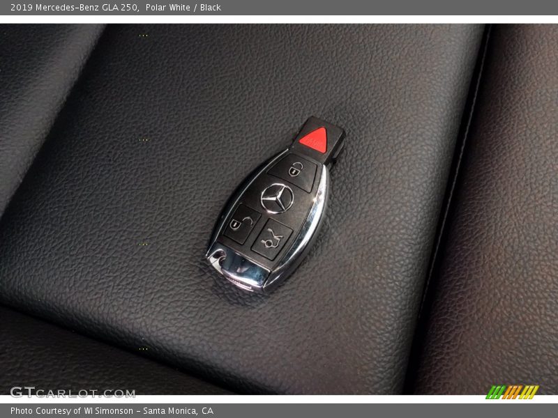 Polar White / Black 2019 Mercedes-Benz GLA 250