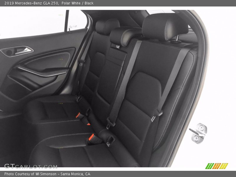 Polar White / Black 2019 Mercedes-Benz GLA 250