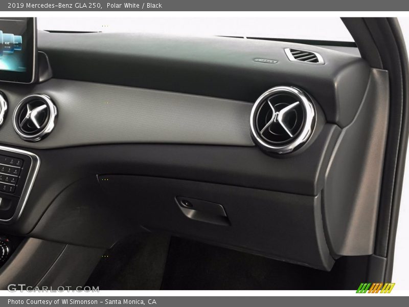 Polar White / Black 2019 Mercedes-Benz GLA 250