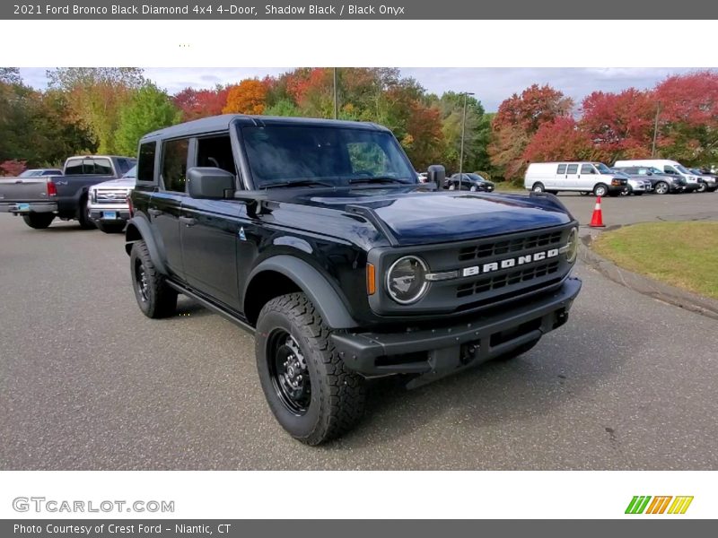 Front 3/4 View of 2021 Bronco Black Diamond 4x4 4-Door
