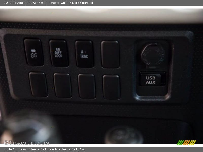 Iceberg White / Dark Charcoal 2012 Toyota FJ Cruiser 4WD