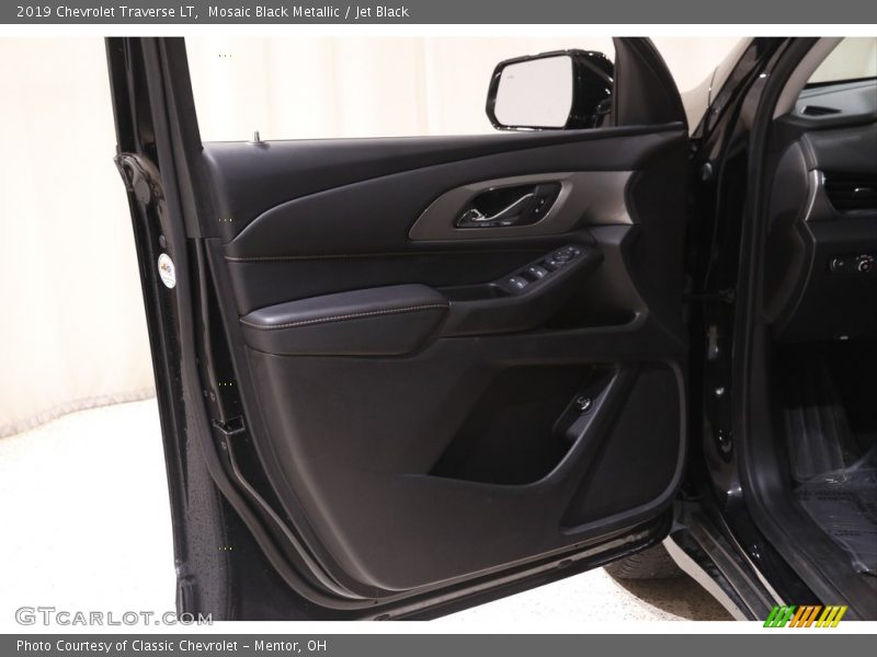Mosaic Black Metallic / Jet Black 2019 Chevrolet Traverse LT
