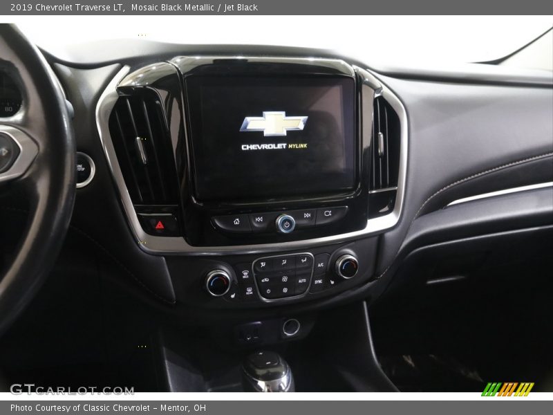 Mosaic Black Metallic / Jet Black 2019 Chevrolet Traverse LT