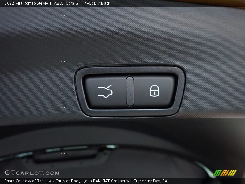 Ocra GT Tri-Coat / Black 2022 Alfa Romeo Stelvio Ti AWD