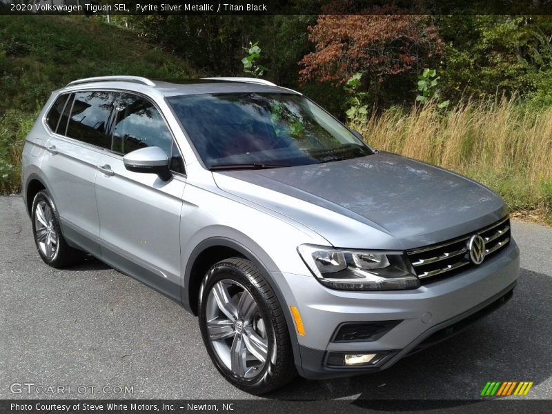 Front 3/4 View of 2020 Tiguan SEL