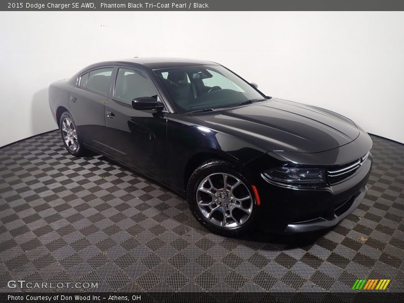 Phantom Black Tri-Coat Pearl / Black 2015 Dodge Charger SE AWD