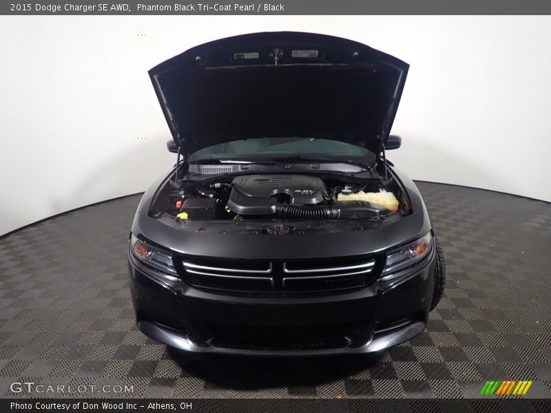 Phantom Black Tri-Coat Pearl / Black 2015 Dodge Charger SE AWD