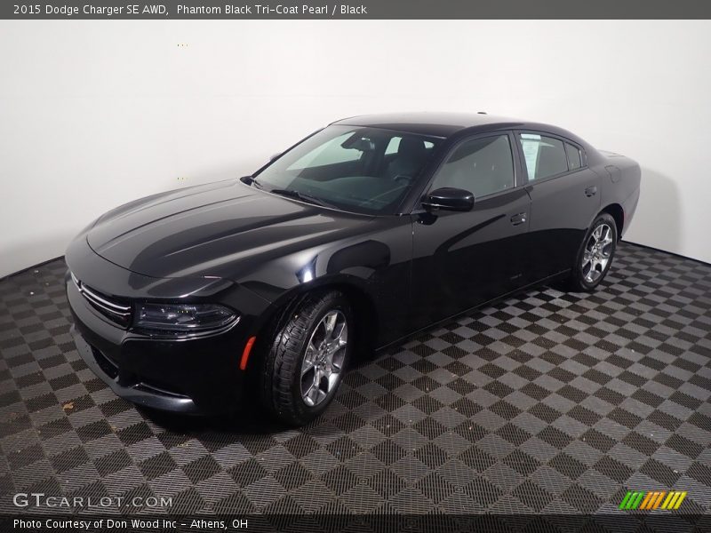 Phantom Black Tri-Coat Pearl / Black 2015 Dodge Charger SE AWD