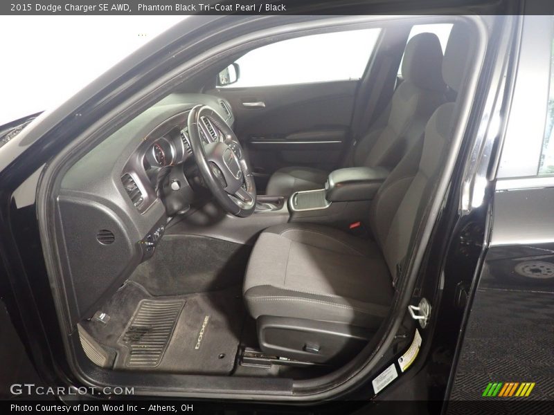 Phantom Black Tri-Coat Pearl / Black 2015 Dodge Charger SE AWD