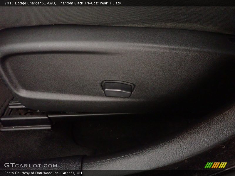 Phantom Black Tri-Coat Pearl / Black 2015 Dodge Charger SE AWD