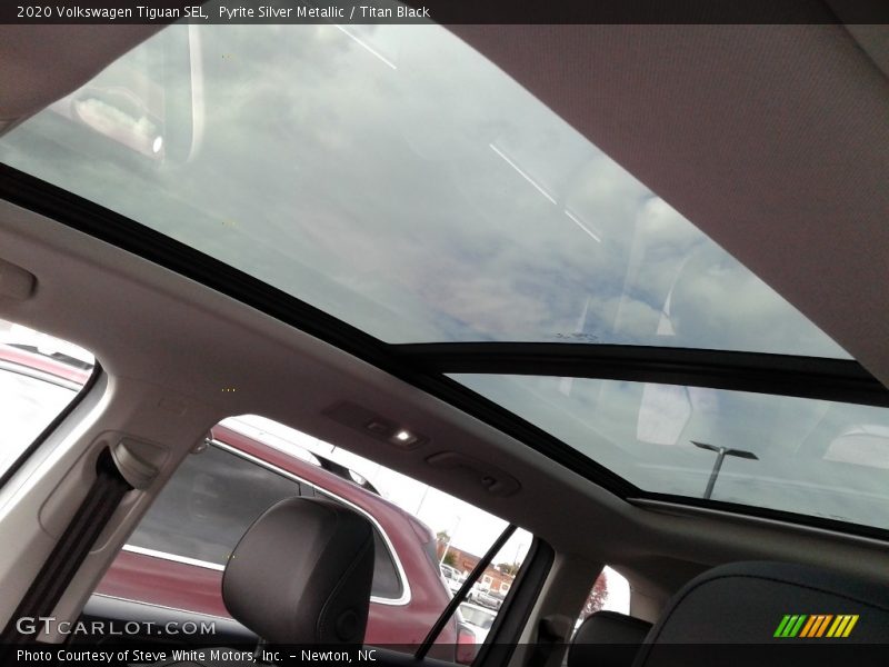 Sunroof of 2020 Tiguan SEL