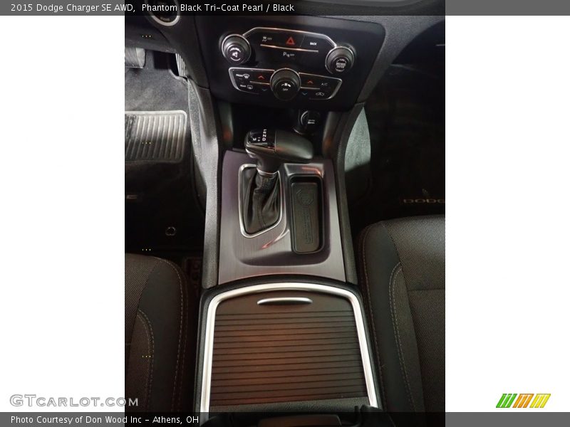 Phantom Black Tri-Coat Pearl / Black 2015 Dodge Charger SE AWD