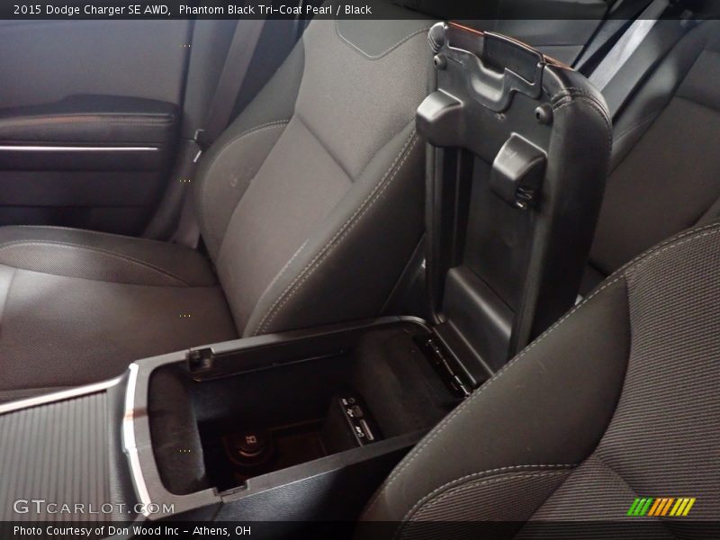 Phantom Black Tri-Coat Pearl / Black 2015 Dodge Charger SE AWD