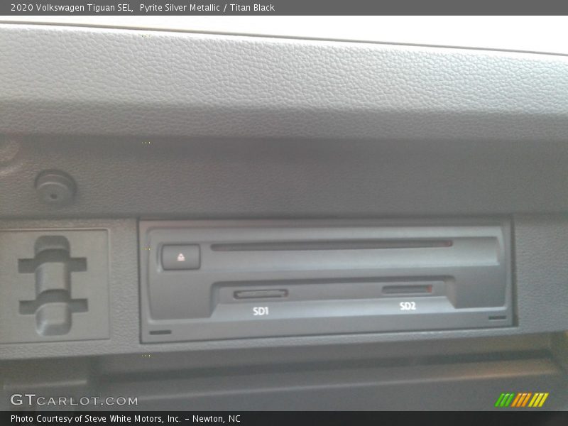 Pyrite Silver Metallic / Titan Black 2020 Volkswagen Tiguan SEL