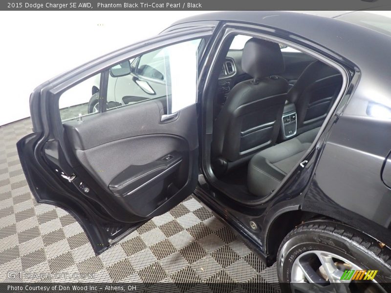 Phantom Black Tri-Coat Pearl / Black 2015 Dodge Charger SE AWD