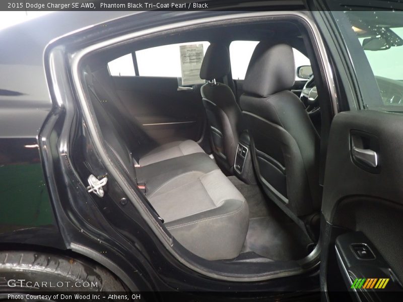 Phantom Black Tri-Coat Pearl / Black 2015 Dodge Charger SE AWD