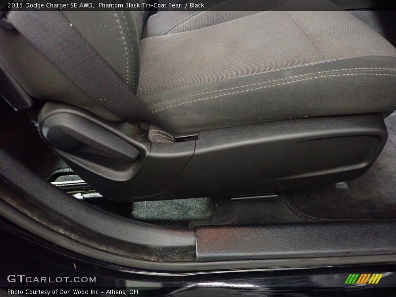 Phantom Black Tri-Coat Pearl / Black 2015 Dodge Charger SE AWD