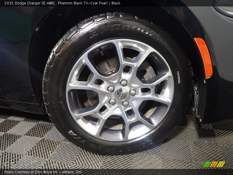 Phantom Black Tri-Coat Pearl / Black 2015 Dodge Charger SE AWD