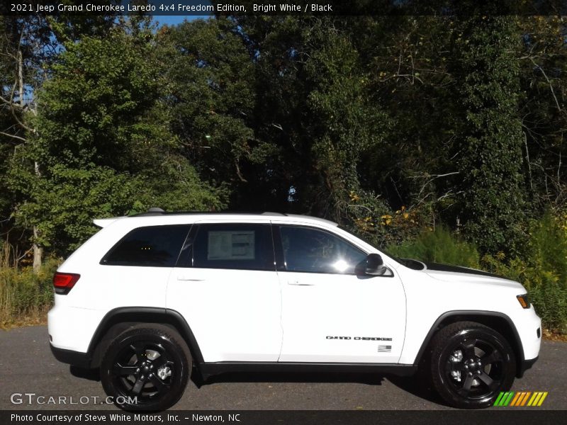 Bright White / Black 2021 Jeep Grand Cherokee Laredo 4x4 Freedom Edition