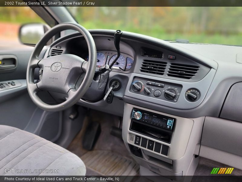Silver Shadow Pearl / Gray 2002 Toyota Sienna LE
