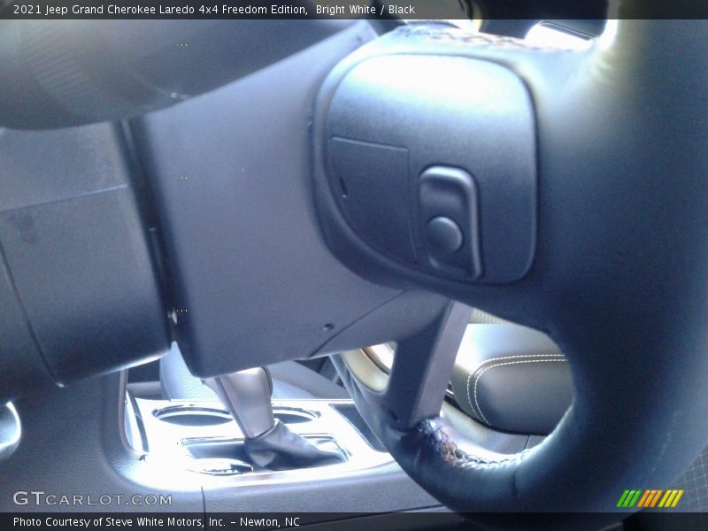 Bright White / Black 2021 Jeep Grand Cherokee Laredo 4x4 Freedom Edition