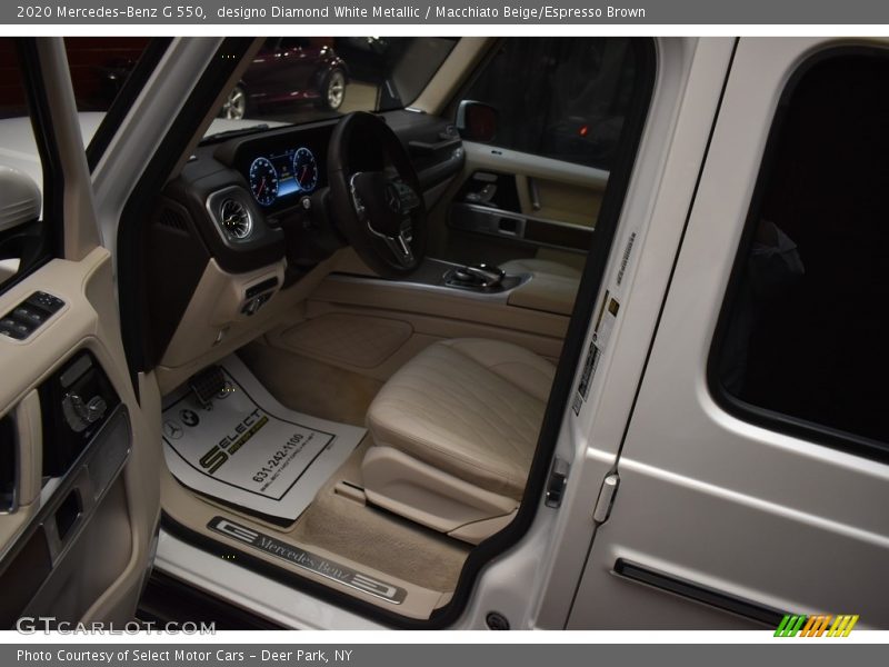 designo Diamond White Metallic / Macchiato Beige/Espresso Brown 2020 Mercedes-Benz G 550