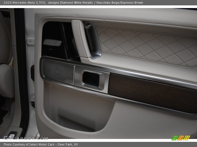 designo Diamond White Metallic / Macchiato Beige/Espresso Brown 2020 Mercedes-Benz G 550