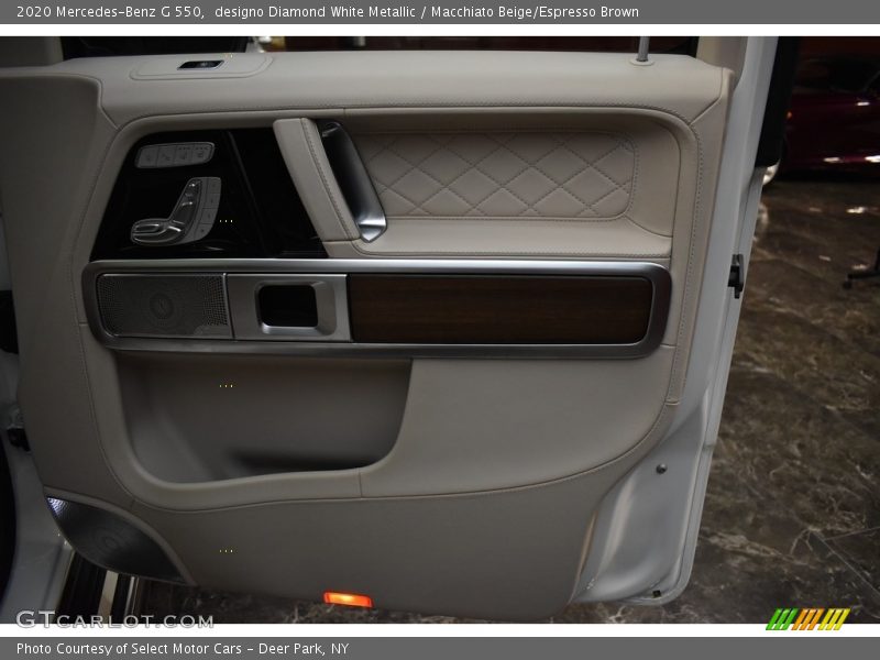 designo Diamond White Metallic / Macchiato Beige/Espresso Brown 2020 Mercedes-Benz G 550