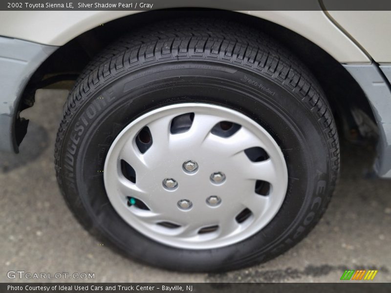 Silver Shadow Pearl / Gray 2002 Toyota Sienna LE