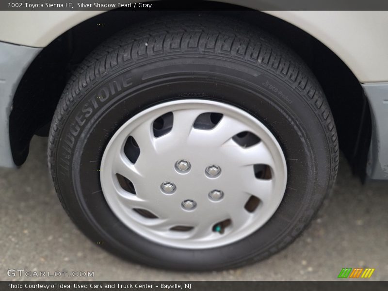 Silver Shadow Pearl / Gray 2002 Toyota Sienna LE