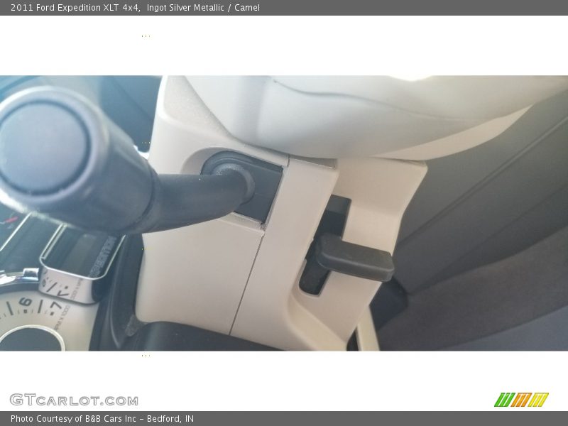 Ingot Silver Metallic / Camel 2011 Ford Expedition XLT 4x4